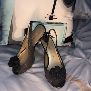 Karen Scott peeky toe heel w/ flower